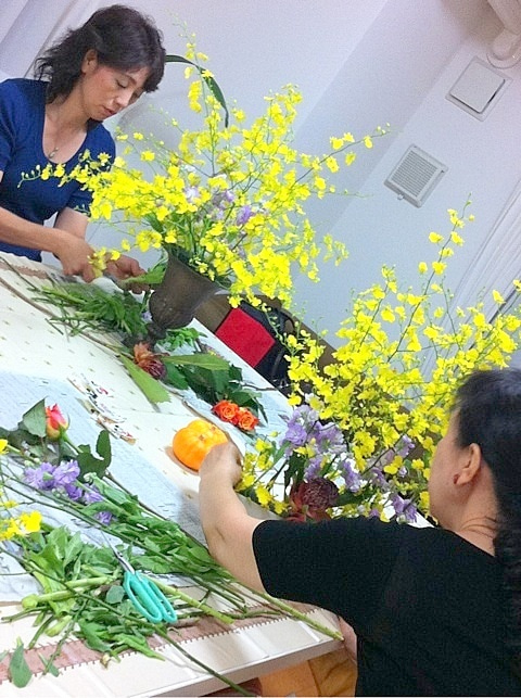 心の枠を外すフラワー＆カラーセラピー「 ラ・フォリア」大阪・松屋町-黄色い花